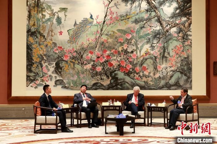 9月27日，尼山世界文明論壇在曲阜舉行，圖為該論壇的“高端訪談”活動?！×籂?攝