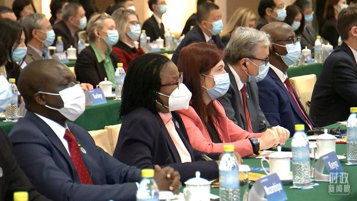 △紀(jì)念會(huì)議分會(huì)場(chǎng)的與會(huì)嘉賓。(總臺(tái)央視記者楊立峰拍攝)