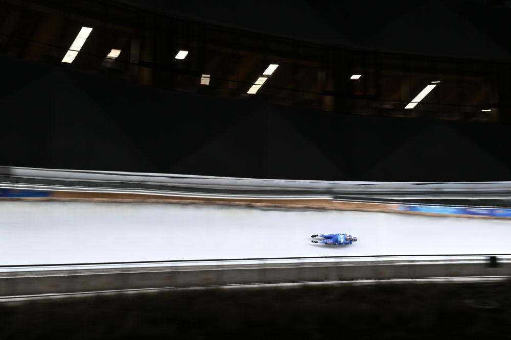 11月21日，美國選手馬茲德澤/泰爾迪曼在團(tuán)體接力比賽中。新華社記者陳益宸攝