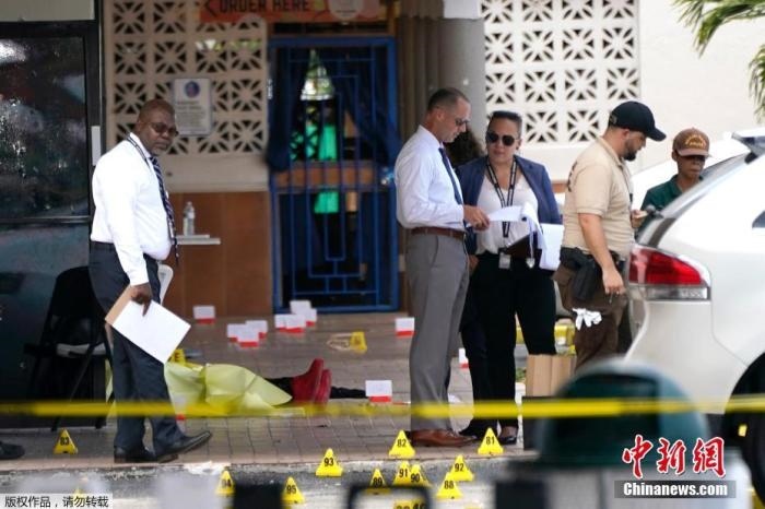 當?shù)貢r間5月30日凌晨，位于美國佛羅里達州東南部的邁阿密戴德縣發(fā)生大規(guī)模槍擊事件，造成2人死亡、20多人受傷。圖為槍擊案現(xiàn)場。