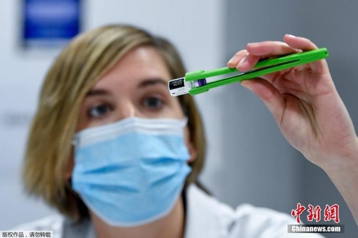 資料圖：比利時醫(yī)護人員正在準(zhǔn)備新冠疫苗接種工作。