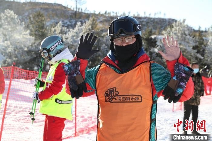 圖為滑雪場現(xiàn)場?！≡S婷 攝