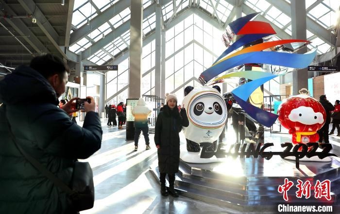 圖為滑雪場現(xiàn)場?！≡S婷 攝