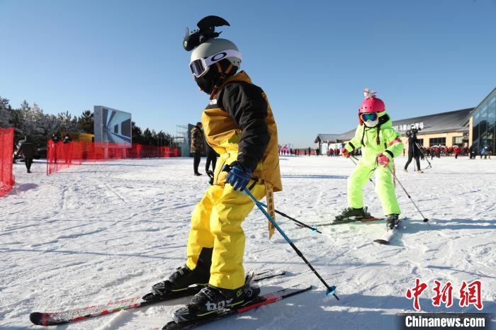 圖為滑雪場現(xiàn)場。　許婷 攝