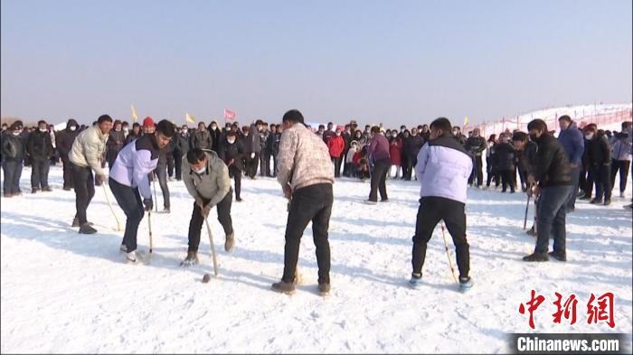 帕普孜球場，激烈角逐?！“统h融媒體中心供圖