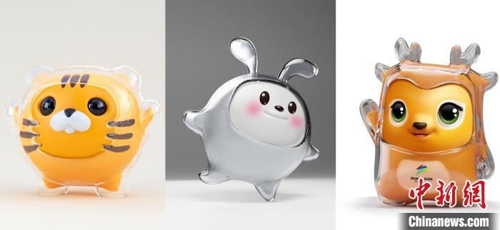 設(shè)計(jì)團(tuán)隊(duì)曾嘗試在冰殼之下更換成老虎、兔子或麋鹿等形象。(資料圖) 劉平云供圖