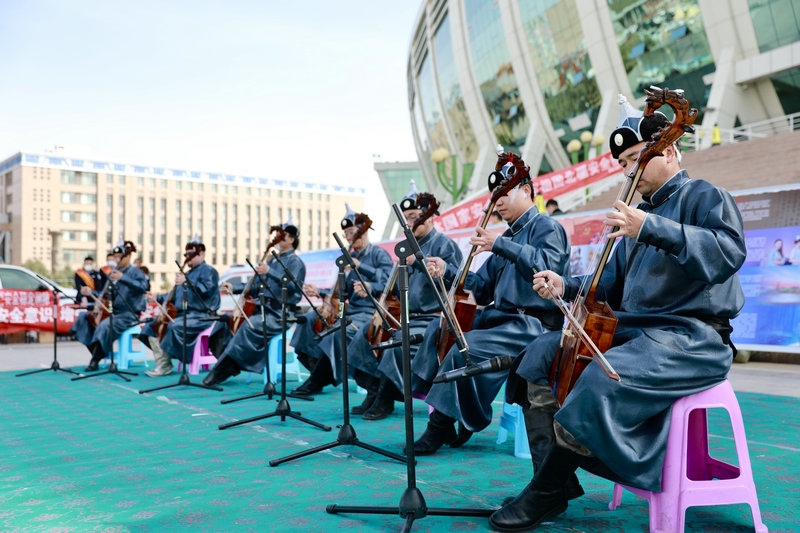 1650018300124744.jpg 阿拉善集中宣傳烏蘭牧騎馬頭琴.jpg