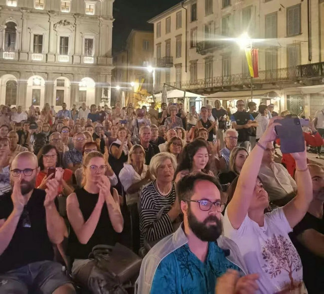 1756267243792172.jpg 文藝2.jpg