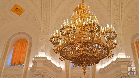 △喬治大廳內(nèi)燈光璀璨。（總臺國廣記者李晉拍攝）