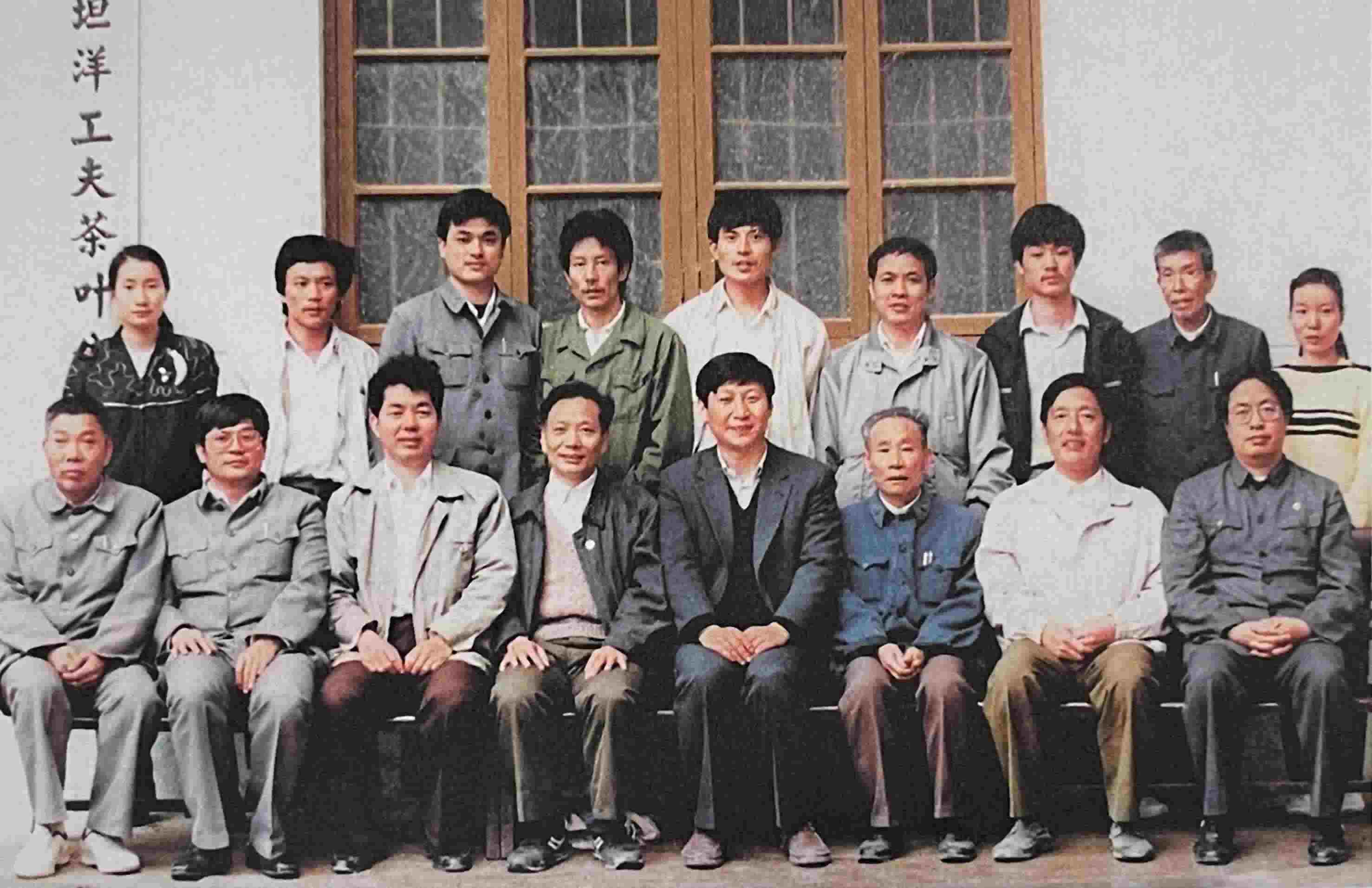 1990年5月，剛調(diào)任福州市委書記的習(xí)近平到寧德交接工作時，調(diào)研福安市社口鄉(xiāng)坦洋工夫茶葉公司。