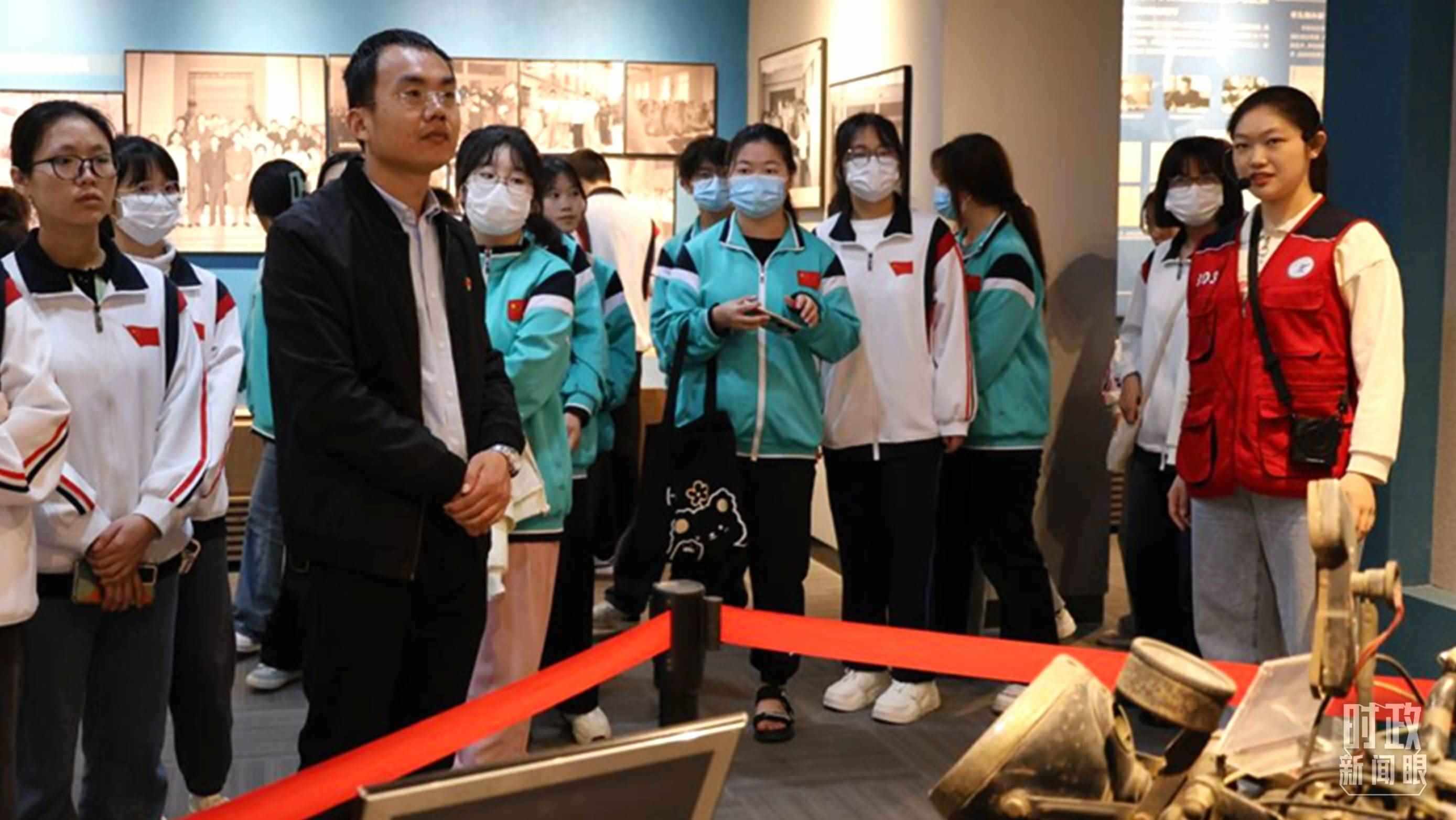 △西安高校師生參觀交大西遷博物館。（資料圖）