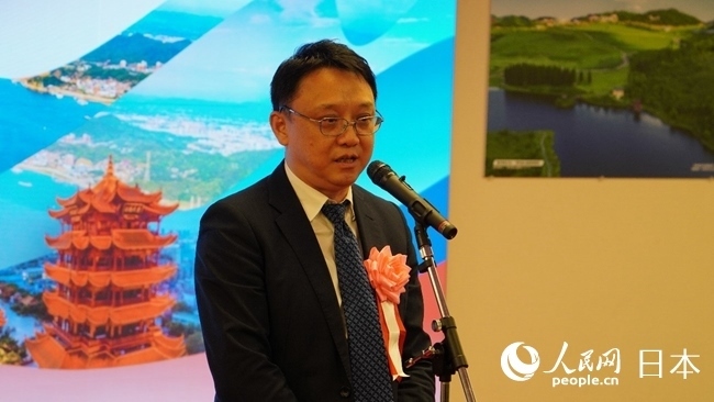 （圖片說明：東京中國文化中心主任羅玉泉致辭。人民網(wǎng)滕雪 攝）