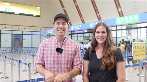 6月13日，來自美國的德拉古（Dragoo）夫婦將首次乘坐中老鐵路國際旅客列車從中國出境。李揚 攝