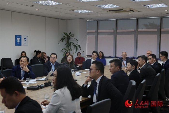 與會代表參與座談交流。（人民網(wǎng)記者 時元皓攝）