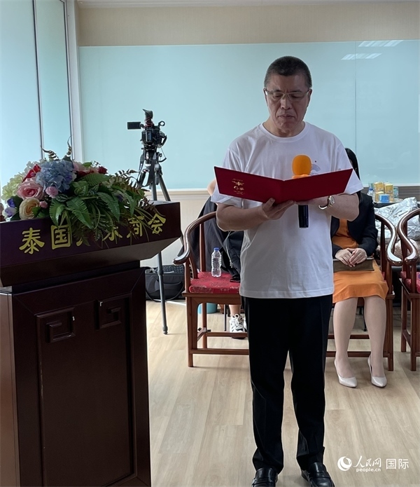 泰國(guó)浙江商會(huì)會(huì)長(zhǎng)祁曉云受泰國(guó)華僑華人和駐泰各級(jí)商會(huì)機(jī)構(gòu)委托發(fā)出倡議，華僑華人群體將積極助力亞運(yùn)會(huì)舉行。人民網(wǎng)記者 劉慧攝