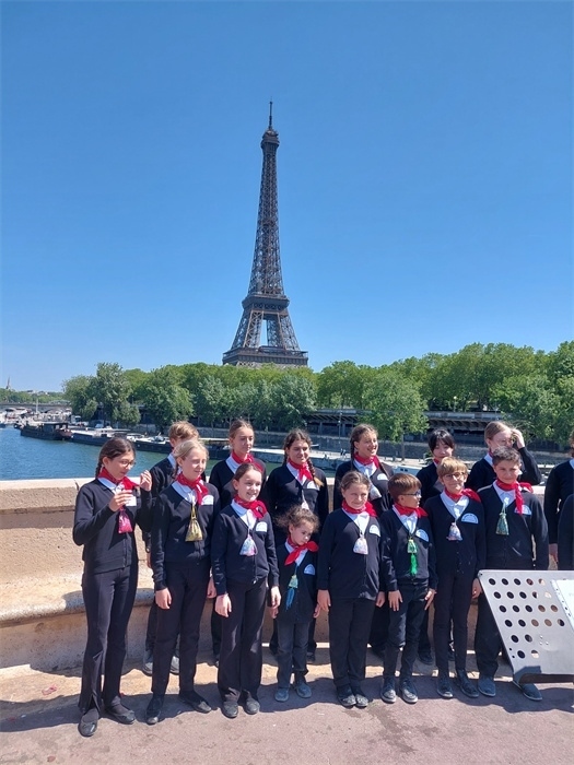 2.2023年5月，巴黎寶麗聲童聲合唱團(tuán)錄制歌曲《如果我去中國》。（圖片由受訪者提供）