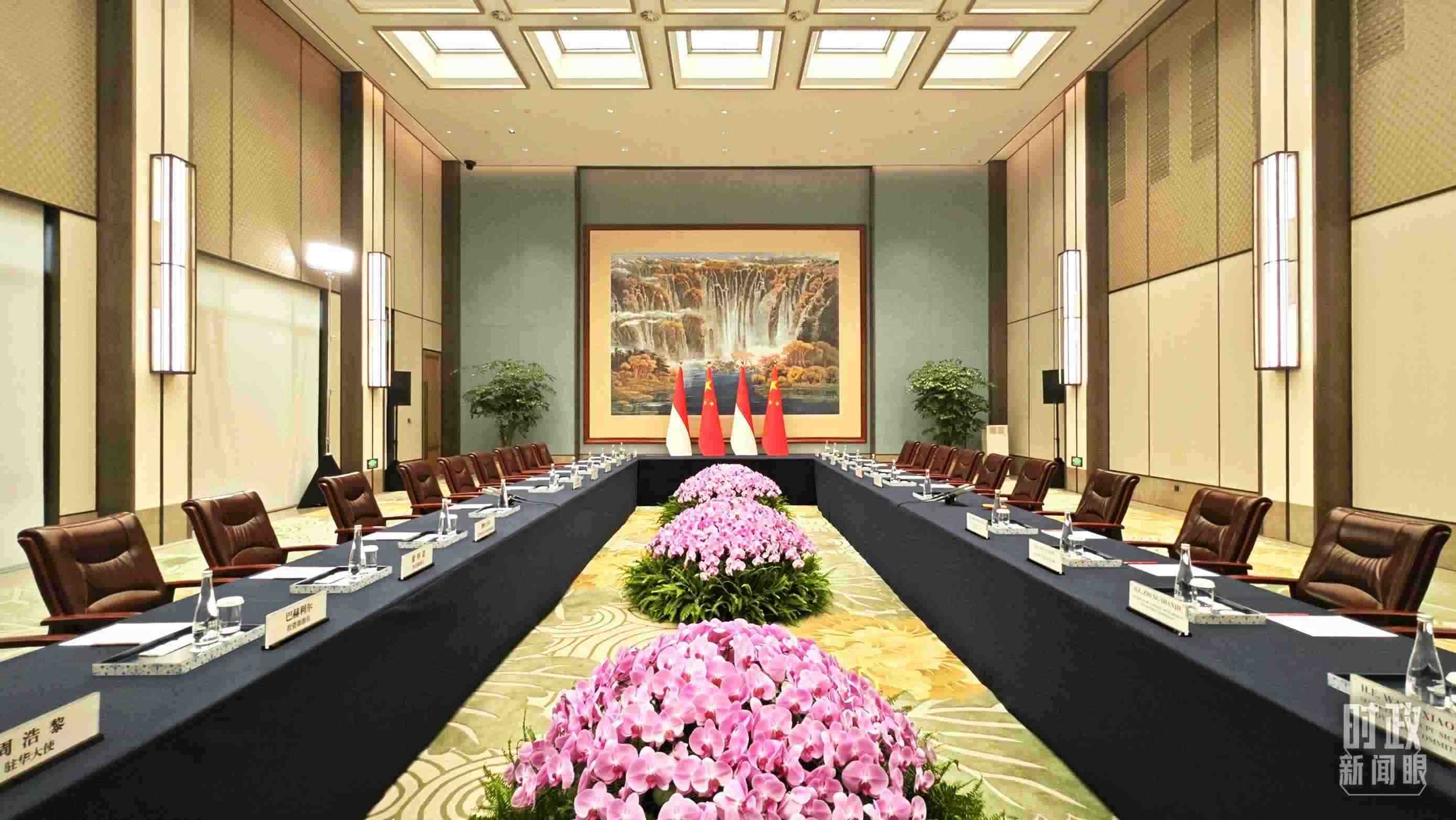 中印尼兩國(guó)元首在這里舉行會(huì)見(jiàn)。這是會(huì)見(jiàn)開(kāi)始前的場(chǎng)景。（總臺(tái)央視記者許永松拍攝）