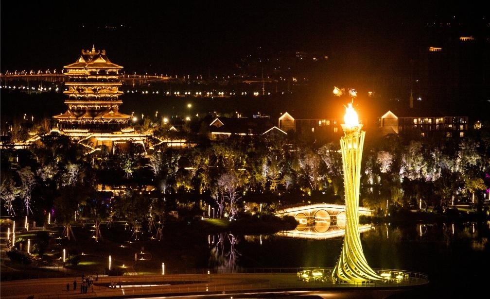 這是7月28日拍攝的成都大運(yùn)會(huì)主火炬。新華社記者曹祎銘攝