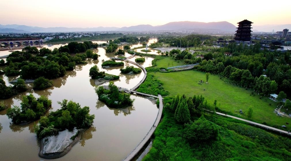 2022年5月16日拍攝的天漢濕地公園景色。新華社記者 邵瑞 攝