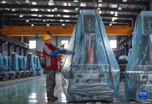 工人在阜新勁達精密機械有限公司生產(chǎn)車間工作。新華社記者龍雷攝