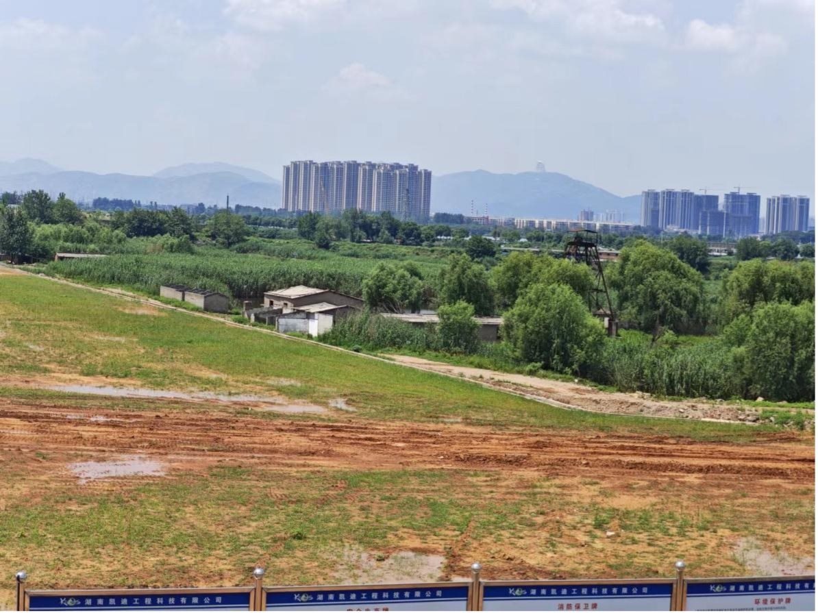 完全淹沒(méi)區(qū)（左）和部分淹沒(méi)區(qū)（右）分界。 人民網(wǎng)記者 黃鈺攝