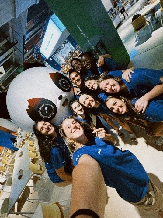 葡萄牙女籃隊(duì)員在成都大運(yùn)村自拍。 受訪者供圖