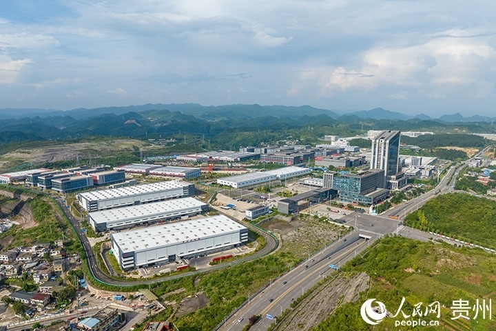 航拍貴陽綜保區(qū)。人民網(wǎng)記者 涂敏攝
