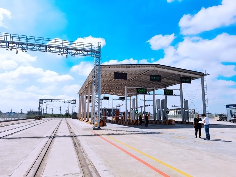 中歐班列（沈陽）集結(jié)中心貨運通道。人民網(wǎng)記者 栗翹楚攝