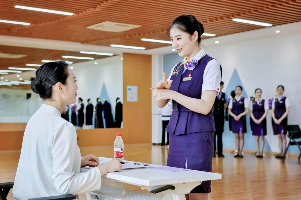 手語(yǔ)培訓(xùn)與考核。