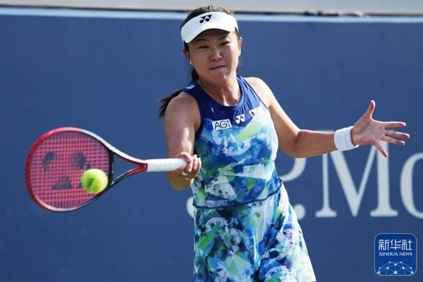 朱琳在比賽中回球。新華社記者 劉杰 攝