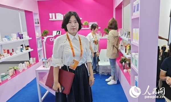 9月3日，韓國駐華大使館經(jīng)濟(jì)部參贊金至凰接受人民網(wǎng)記者采訪。人民網(wǎng)記者 趙雯博攝