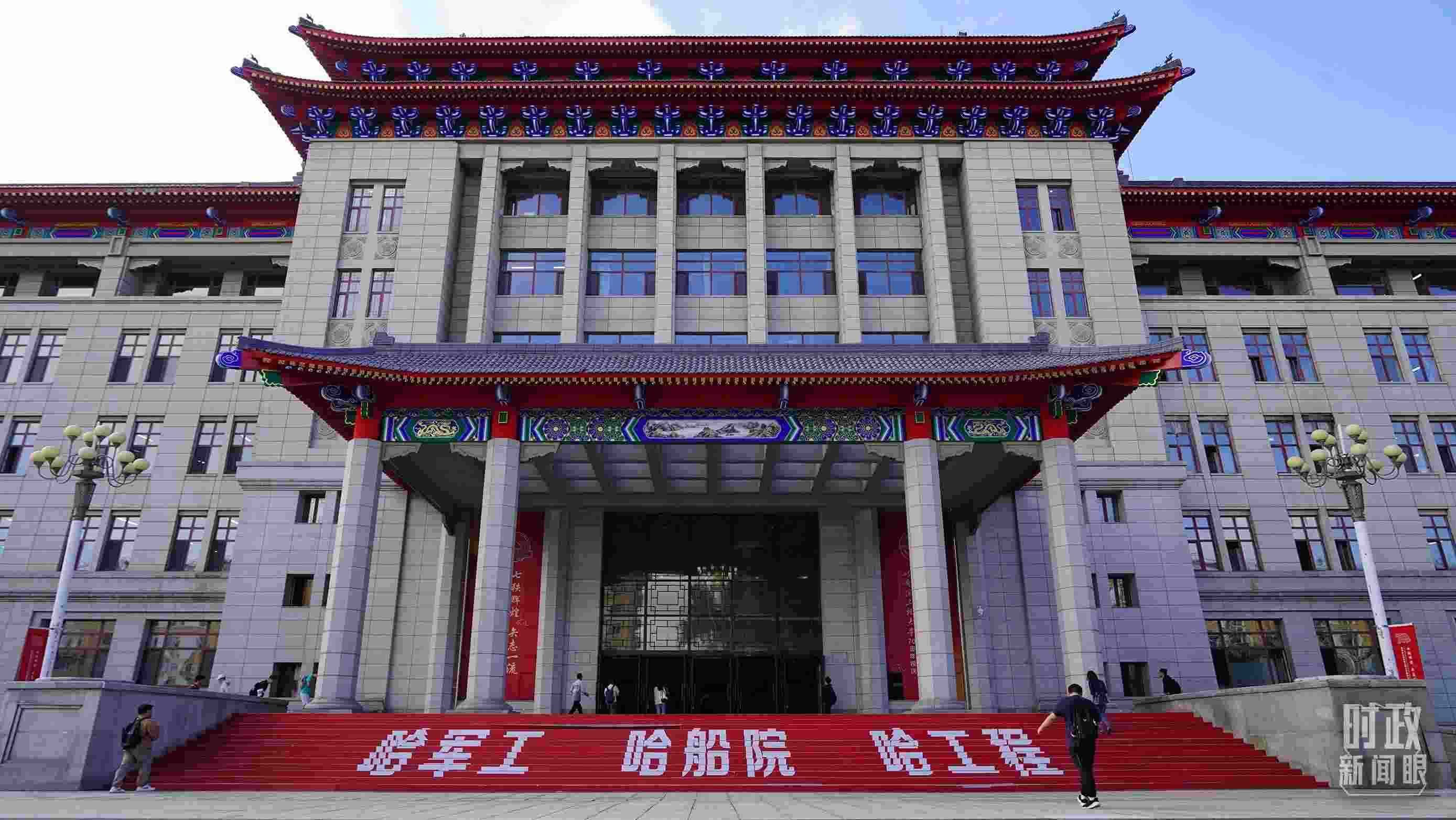 △哈爾濱工程大學(xué)的教學(xué)樓。（總臺(tái)央廣記者潘毅拍攝）