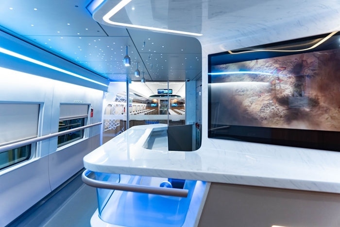 復(fù)興號亞運(yùn)智能動車組列車車廂。上海鐵路局融媒體中心供圖