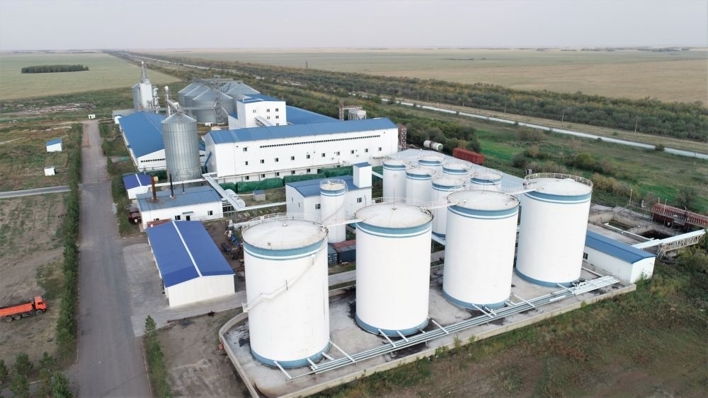 這是2022年9月2日在哈薩克斯坦北哈薩克斯坦州拍攝的愛菊農(nóng)產(chǎn)品物流加工園區(qū)（無人機(jī)照片）。新華社發(fā)（奧斯帕諾夫攝）