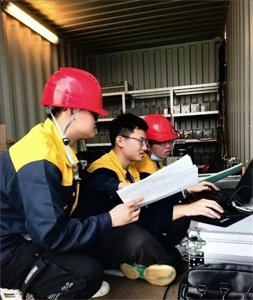 △2022年，長征十一號(hào)運(yùn)載火箭在我國黃海以“一箭五星”方式成功發(fā)射。哈爾濱工程大學(xué)船海結(jié)構(gòu)物安全與舒適性團(tuán)隊(duì)為發(fā)射船進(jìn)行結(jié)構(gòu)動(dòng)態(tài)監(jiān)測。