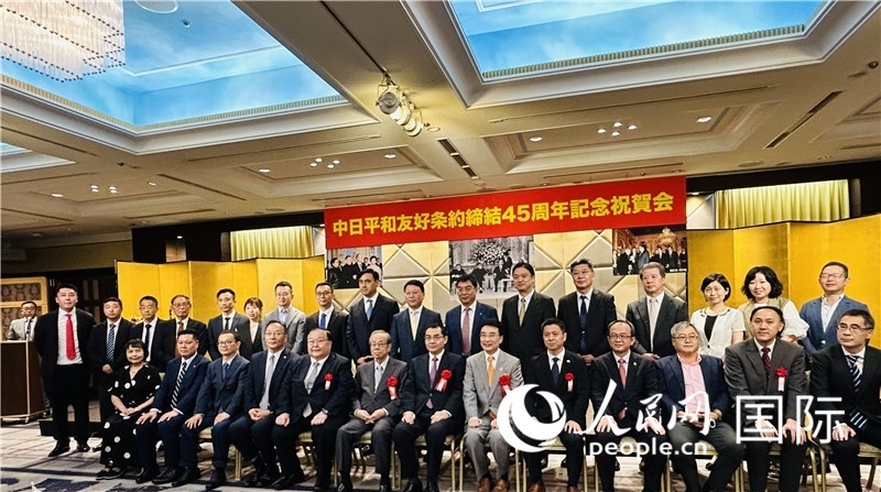 到場(chǎng)嘉賓合影留念。人民網(wǎng) 蔣曉辰攝