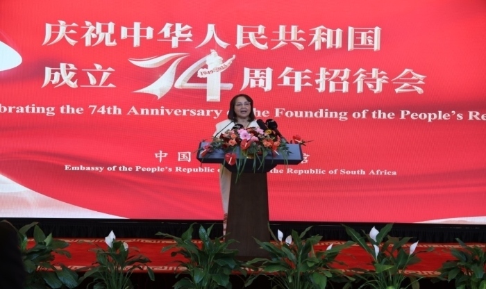 德利萊代表南政府向中國政府和人民致以誠摯祝賀。中國駐南非使館供圖