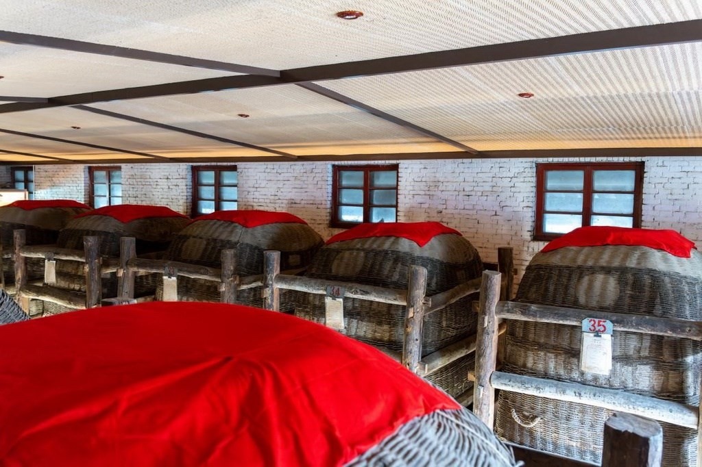 西鳳酒“酒?！辟A存庫 王哲攝