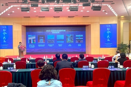 現(xiàn)場(chǎng)發(fā)布《2023旅游景區(qū)品牌傳播優(yōu)秀案例》。人民網(wǎng)記者 劉微攝