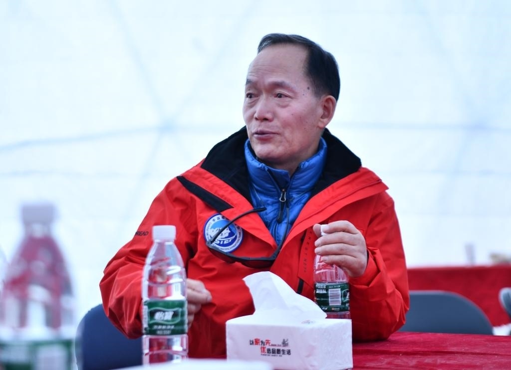 中國科學院院士、第二次青藏科考隊隊長姚檀棟在卓奧友峰登山大本營（9月29日攝）。新華社記者晉美多吉 攝