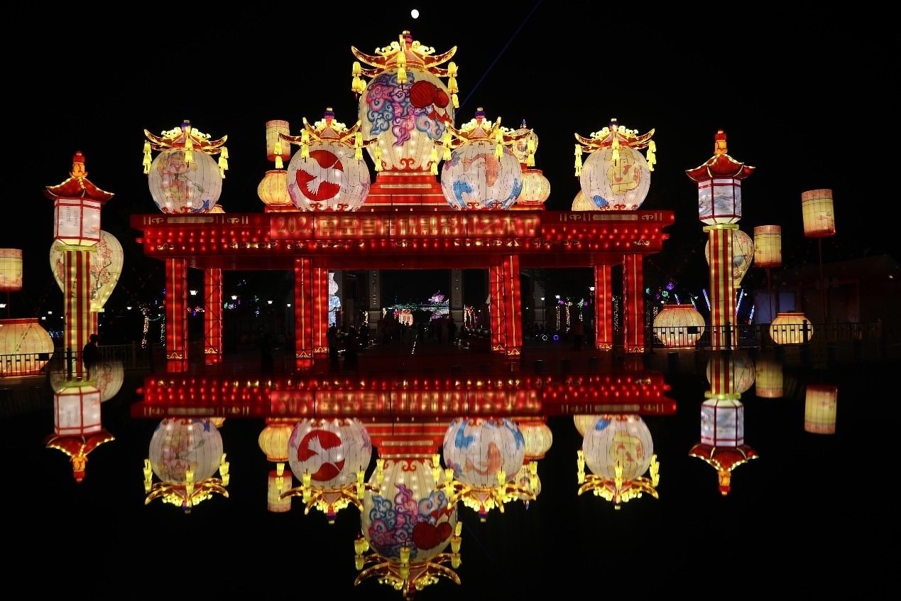 中秋國慶期間，南岳祝融文旅小鎮(zhèn)舉辦祝融花燈節(jié)。曹正平攝