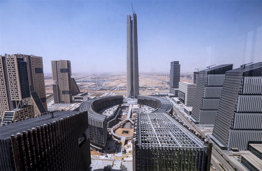 這是在埃及開羅以東拍攝的建設(shè)中的新行政首都中央商務(wù)區(qū)（9月11日攝）。新華社發(fā)（艾哈邁德·戈馬攝）