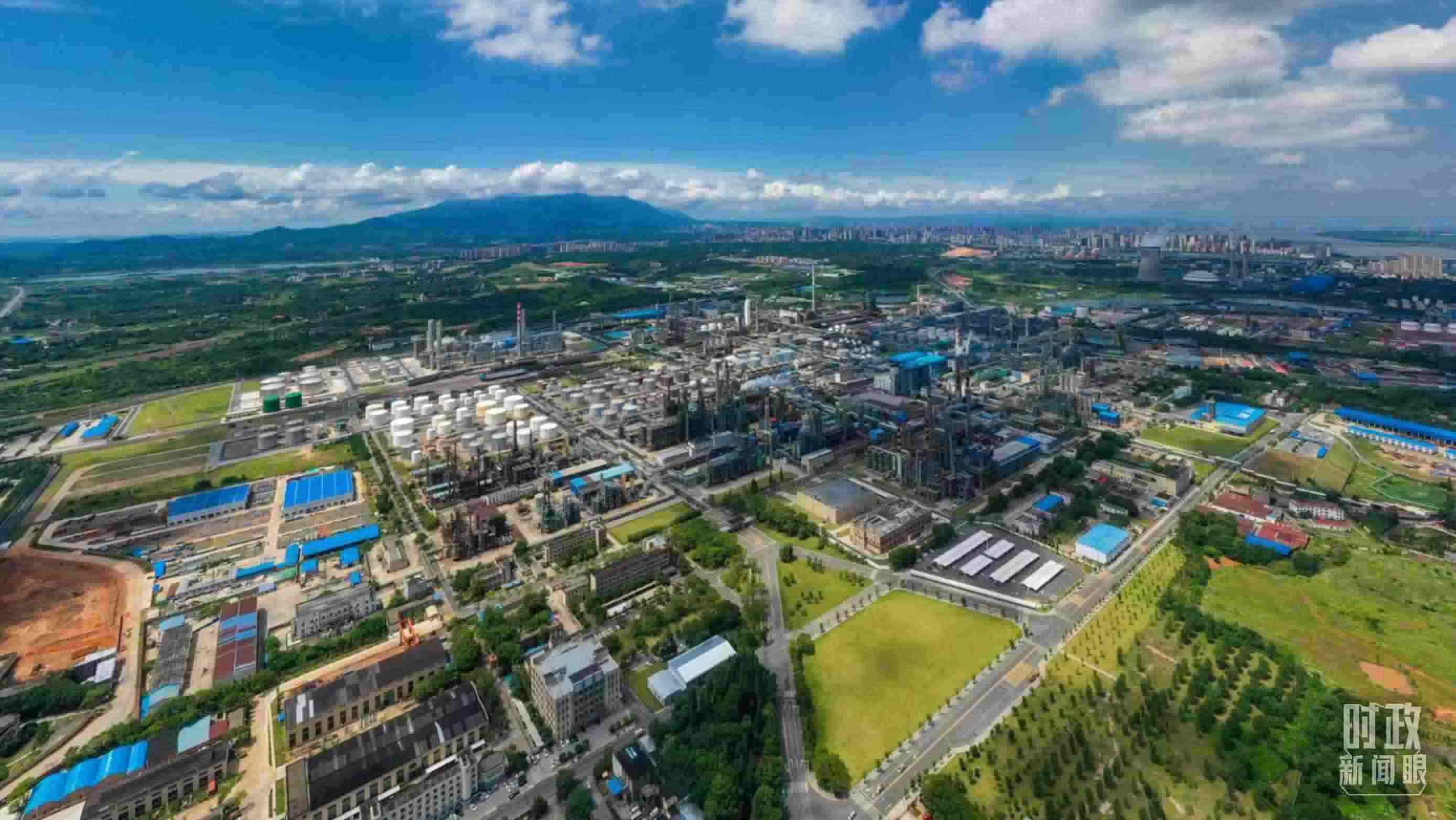 △中國石化九江分公司。（總臺(tái)記者劉陽拍攝）