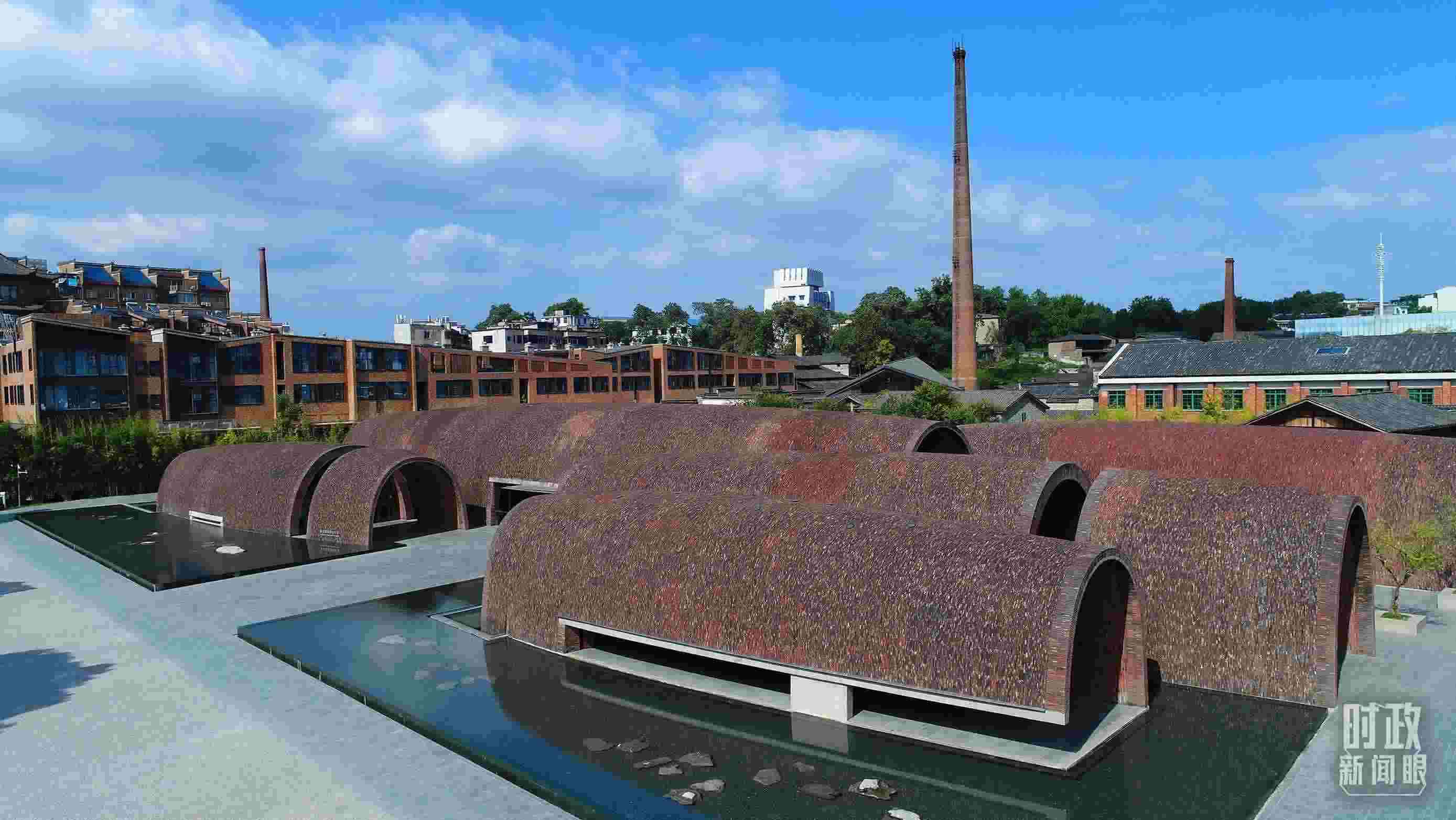 △街區(qū)內的博物館，借鑒了景德鎮(zhèn)清代獨創(chuàng)的蛋形柴窯構造特點。（總臺央視記者范凱拍攝）