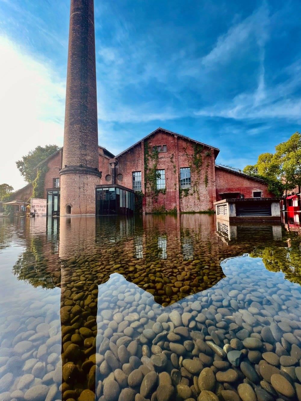↑景德鎮(zhèn)陶溪川文創(chuàng)街區(qū)一景（2023年5月15日攝）。