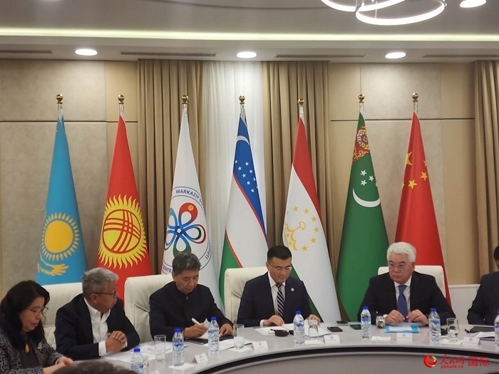 中國駐烏茲別克斯坦大使于駿致辭。人民網(wǎng)記者 李強攝