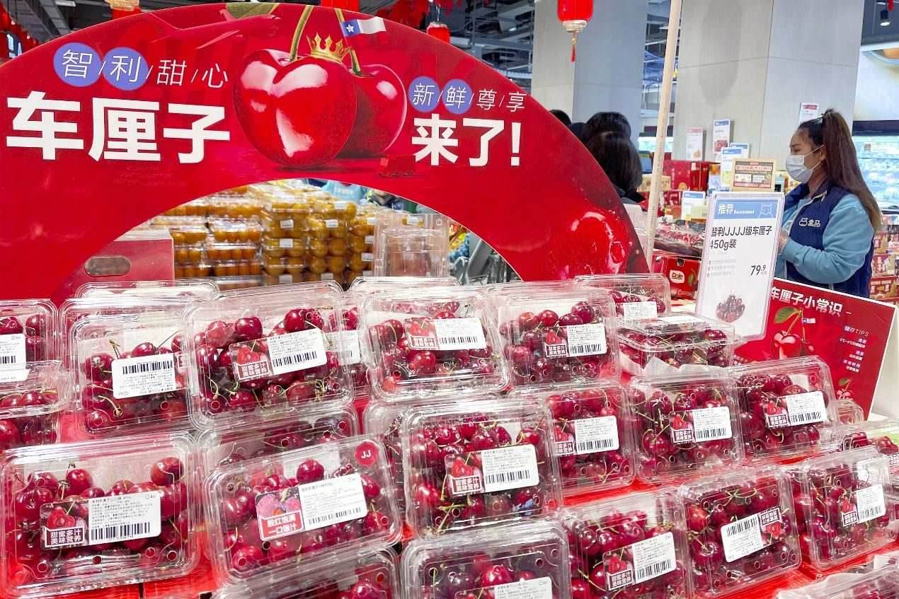 北京一家盒馬鮮生超市中智利車厘子售賣區(qū)。來源：視覺中國