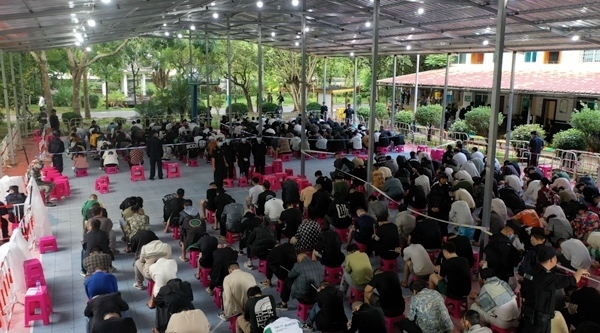 2349名電信網(wǎng)絡(luò)詐騙犯罪嫌疑人一次性移交我方。公安部供圖