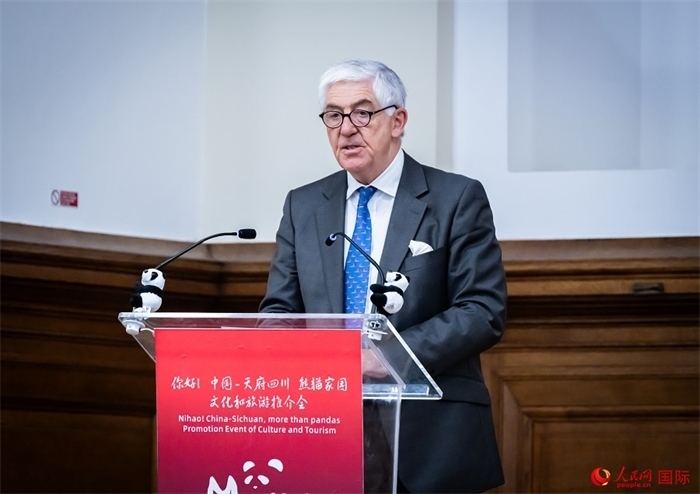 英中商業(yè)發(fā)展中心主席約翰·麥克萊恩致辭。人民網(wǎng) 郭錦標(biāo)攝