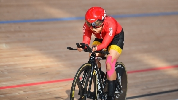10月23日，杭州第4屆亞殘運會場地自行車女子個人C4-5級3000米追逐賽金牌賽舉行。圖為中國隊選手季子賢在比賽中。圖片來源：杭州亞殘組委會